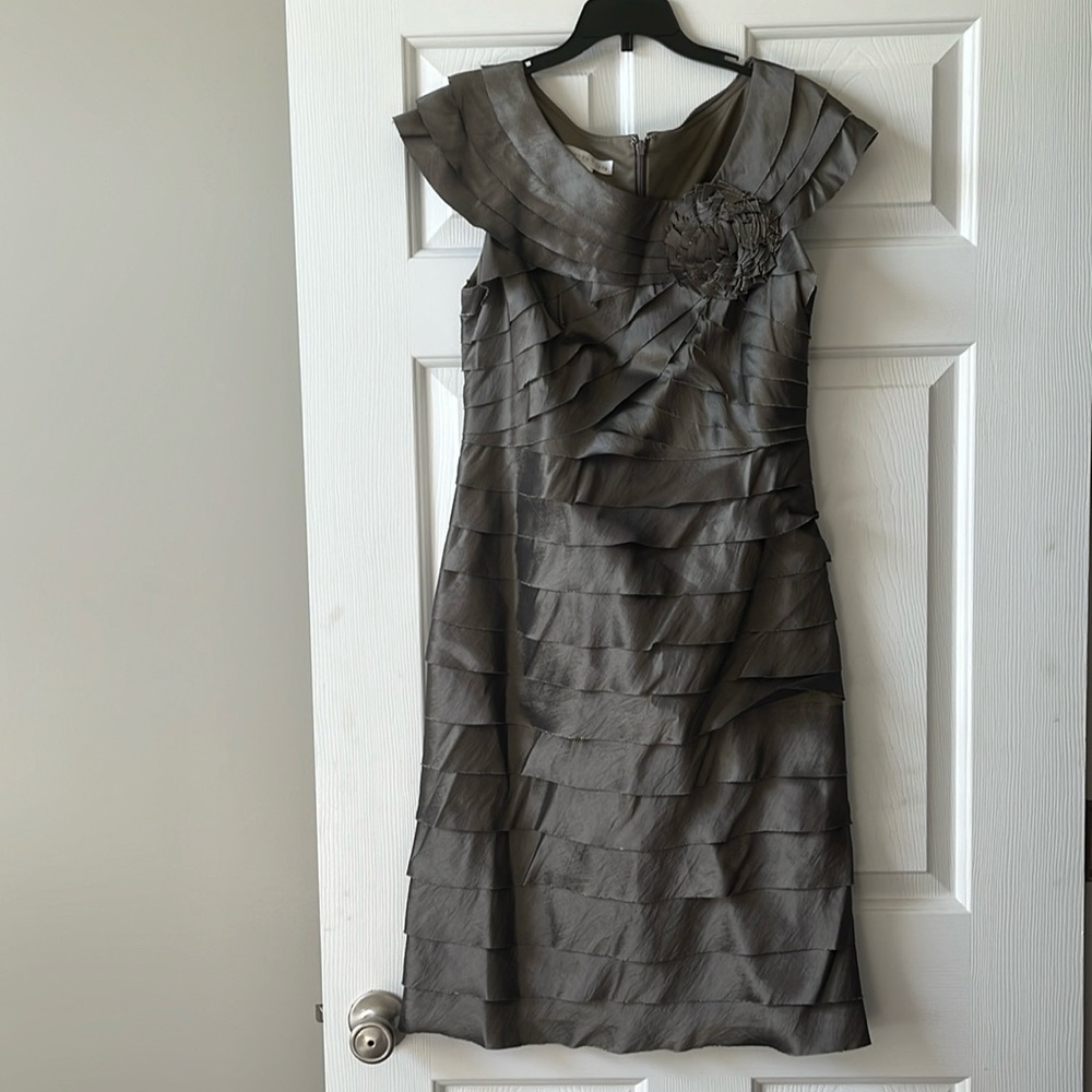 NWOT London Times Taupe Tiered Ruffle Sheath Dress